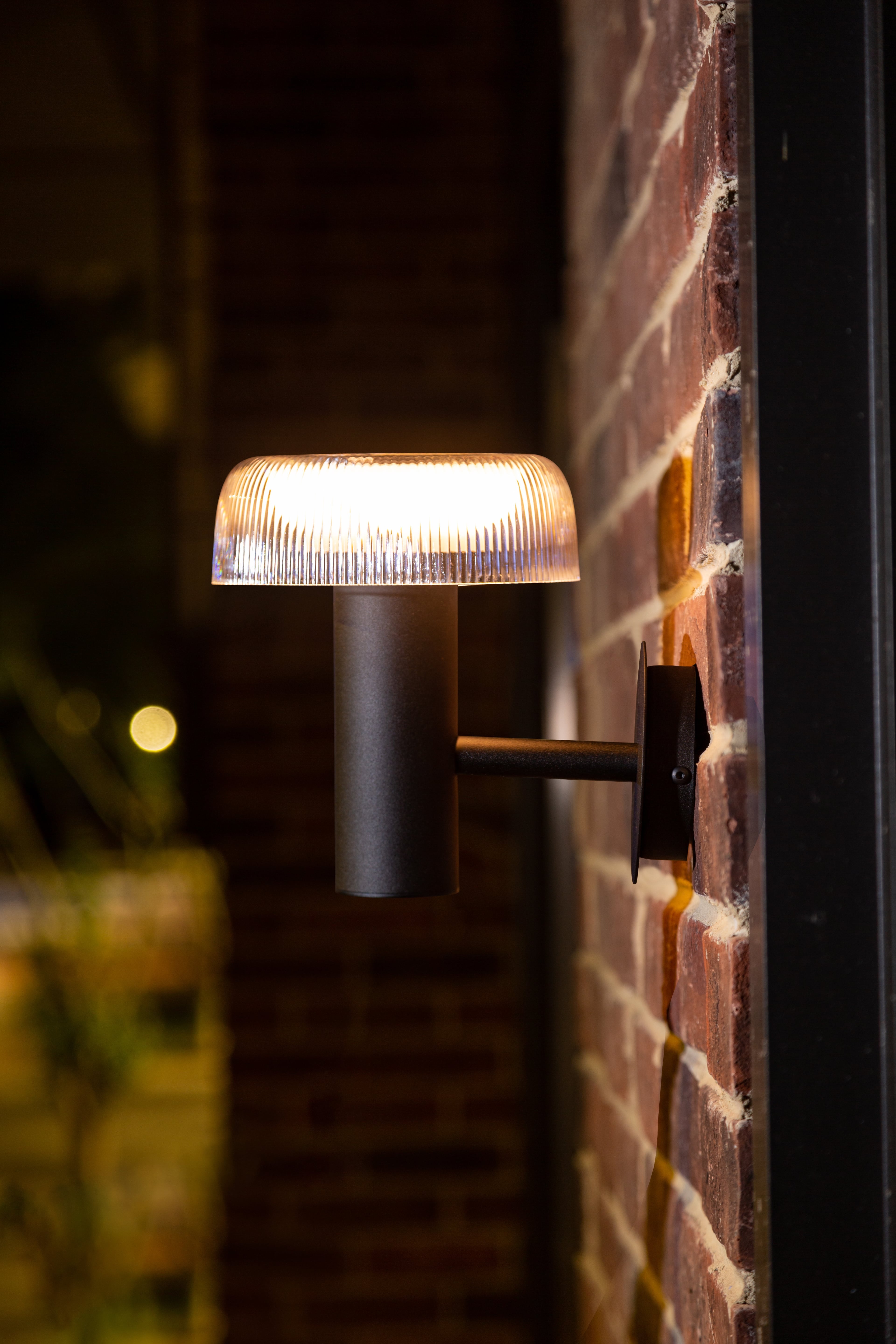 Solar wandlamp SUNTIS 3000K 170lm 2Ah USB-C rond IP54 zwart PRIME