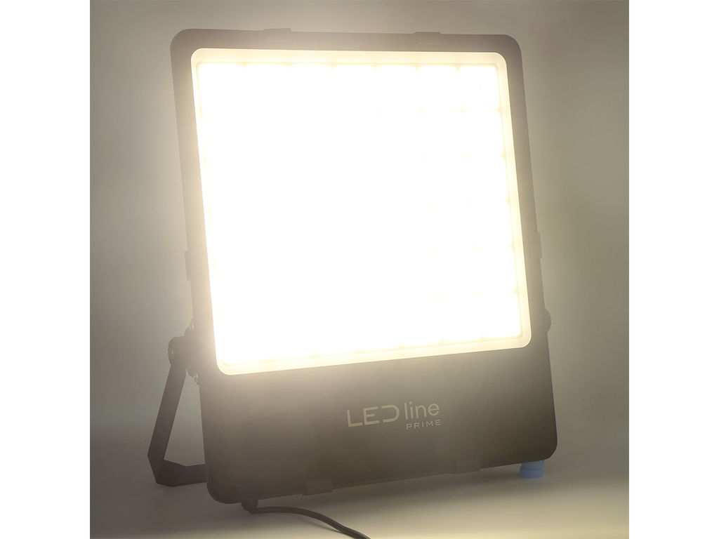 FLOODLIGHT 4000K 600W 84000lm 90° IP66 PRIME